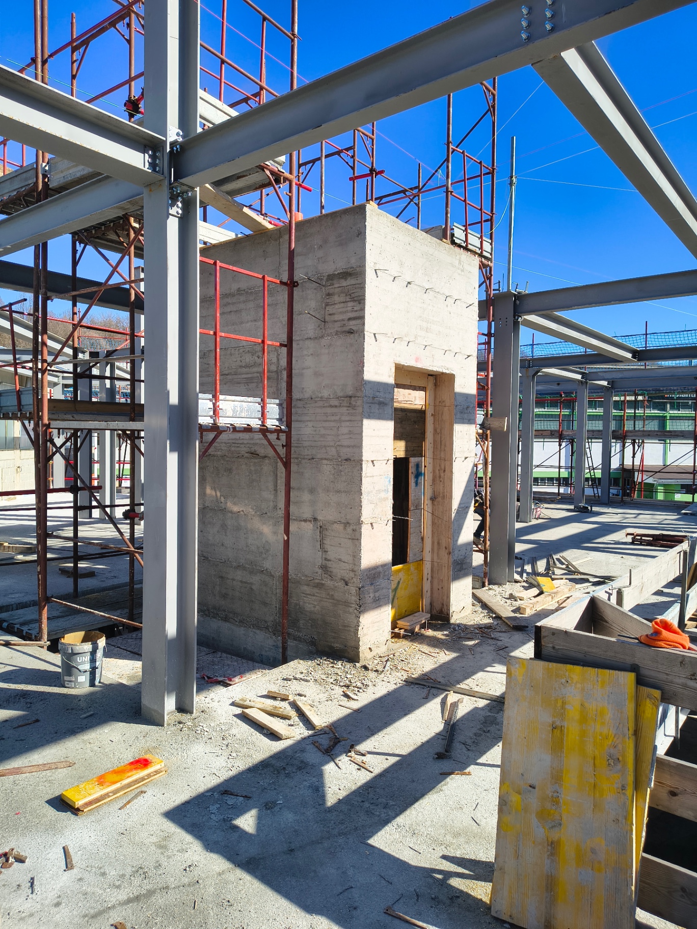 Dettaglio di cantiere per la costruzione di una struttura commerciale